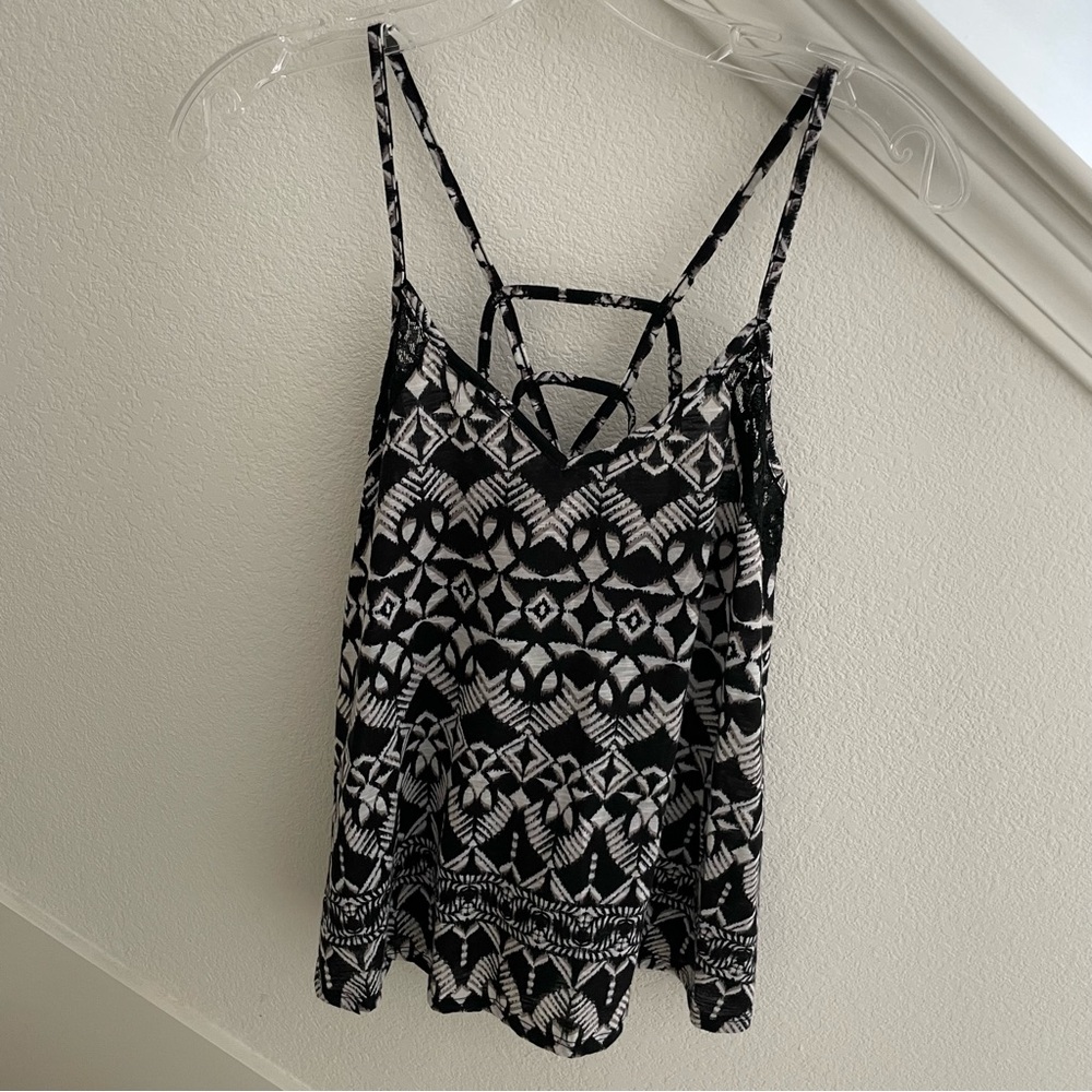 Xhilaration V-neck Tank Top Size M